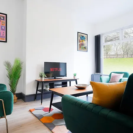 3-Bed House In Manchester Near Old Trafford Exterior photo